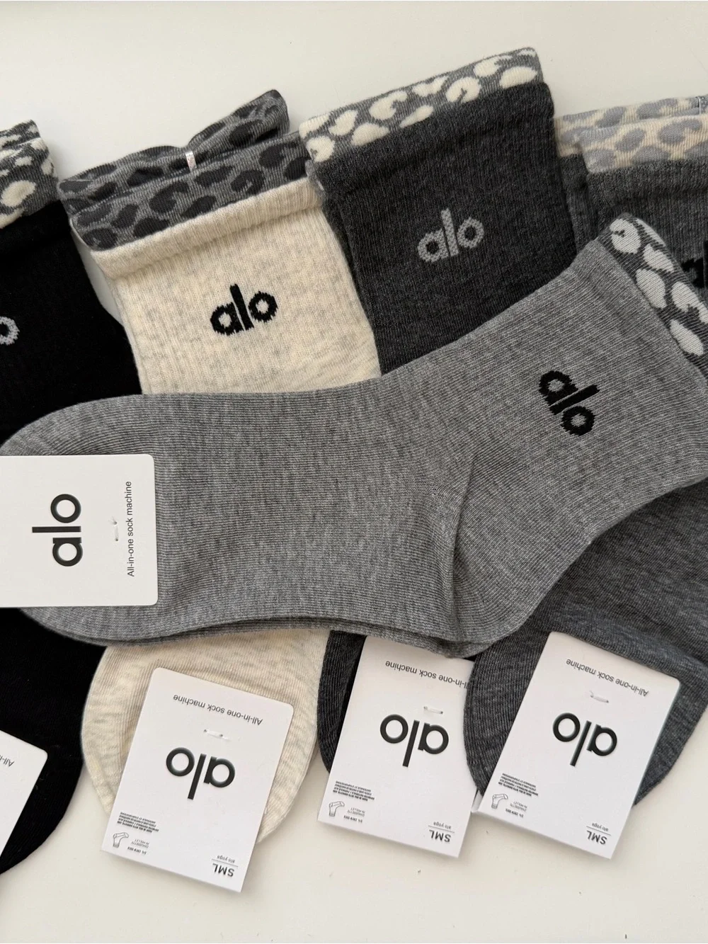 (M) ALO Yoga women's socks 5 pairs Crew Socks - Black, Cream & Multiple Grays